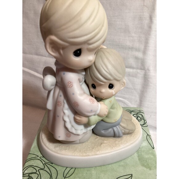 Precious Moments "Healing Begins With Forgiveness" 2001 Porcelain Figure #892157 - Picture 3 of 11